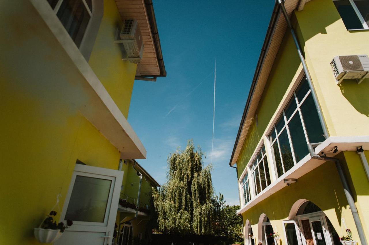Pension Eclipse Oradea Exteriör bild